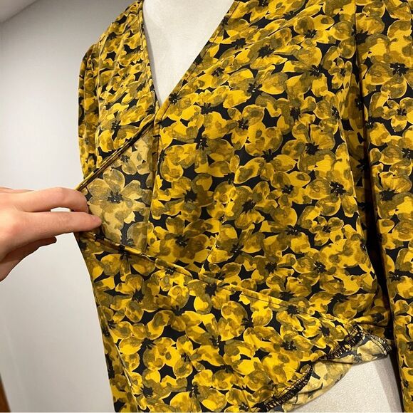A new Day Floral Yellow long sleeve blouse Top size medium - Picture 3 of 12